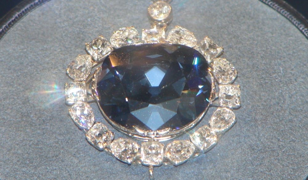 Perhiasan the hope diamond.*/