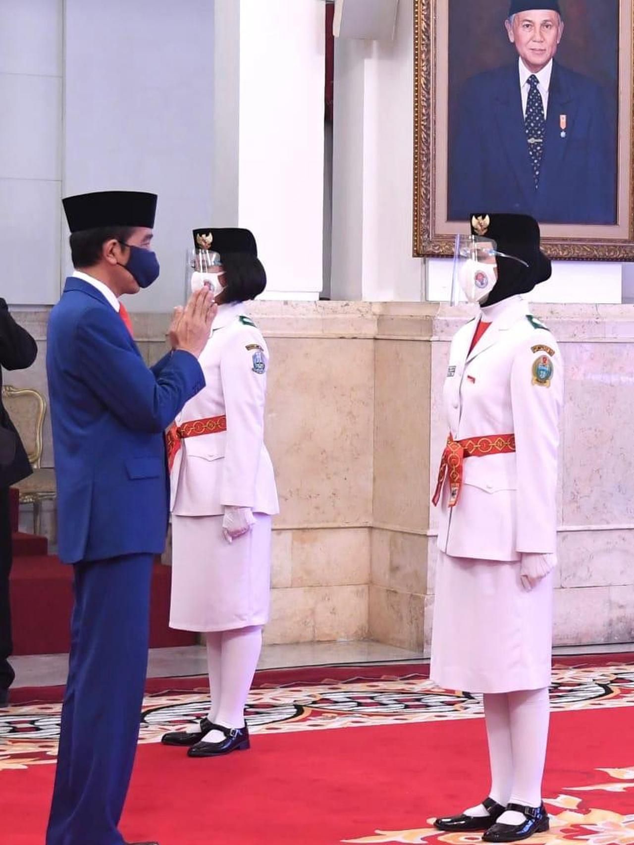 Paskibraka 2020 wakil Sumatera Utara, Sylvia Kartika Putri sesudah dikukuhkan sebagai Pasukan Pengibara Bendera Pusaka tahun 2020 oleh Presiden Jokowi di Istana Negara, Kamis, 13 Agustus 2020.