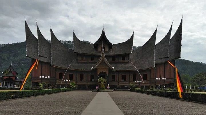 Rumah Gadang Sumatera Barat Miliki 6 Keunikan Dari Tempat Suci Hingga Rumah Tahan Gempa Mantra Sukabumi