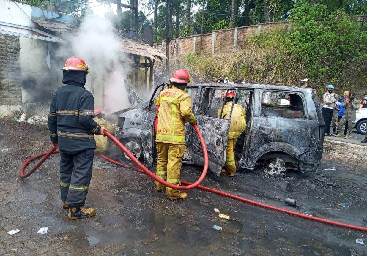 Korsleting, Mobil Terbakar di Jalur Puncak Bogor
