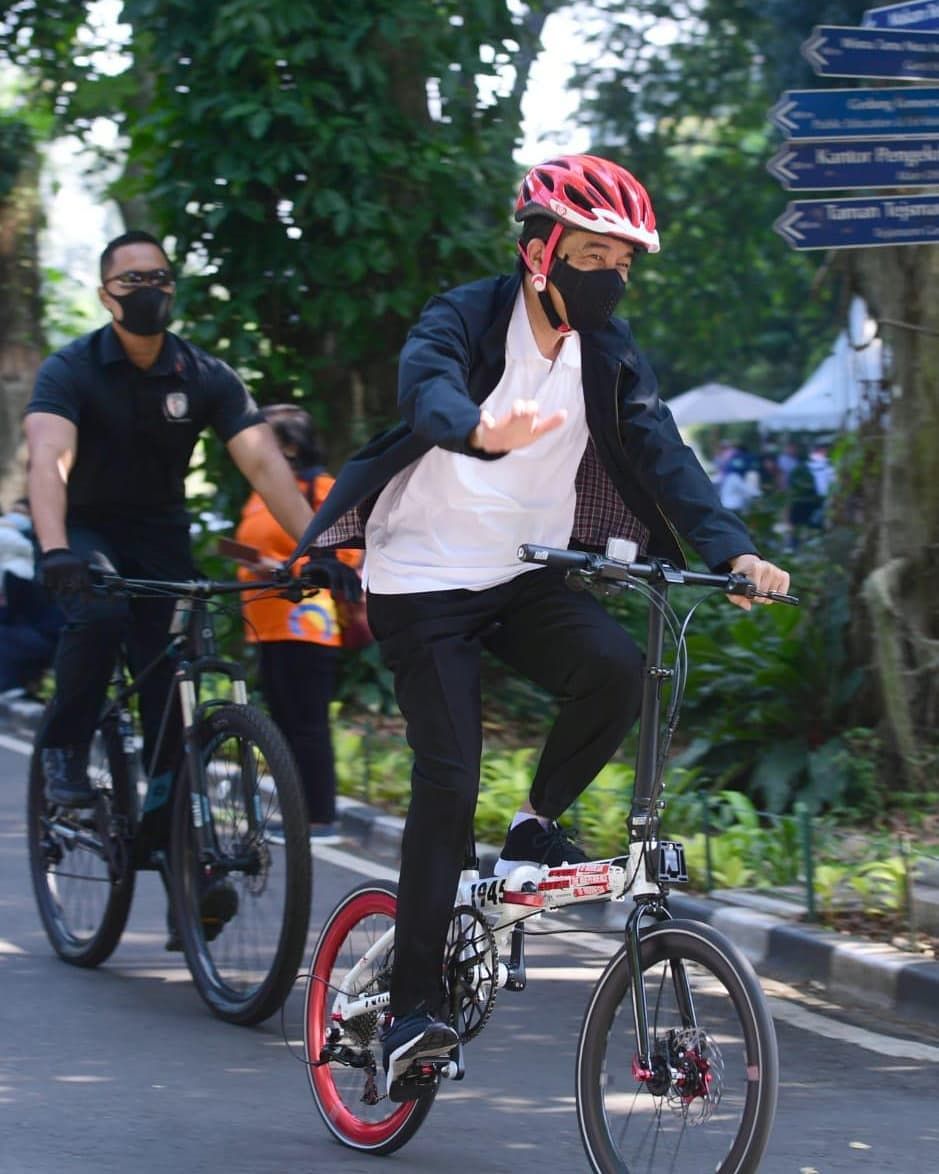 Gowes Bareng Kaesang Jokowi Tunjukkan Sepeda Buatan Indonesia