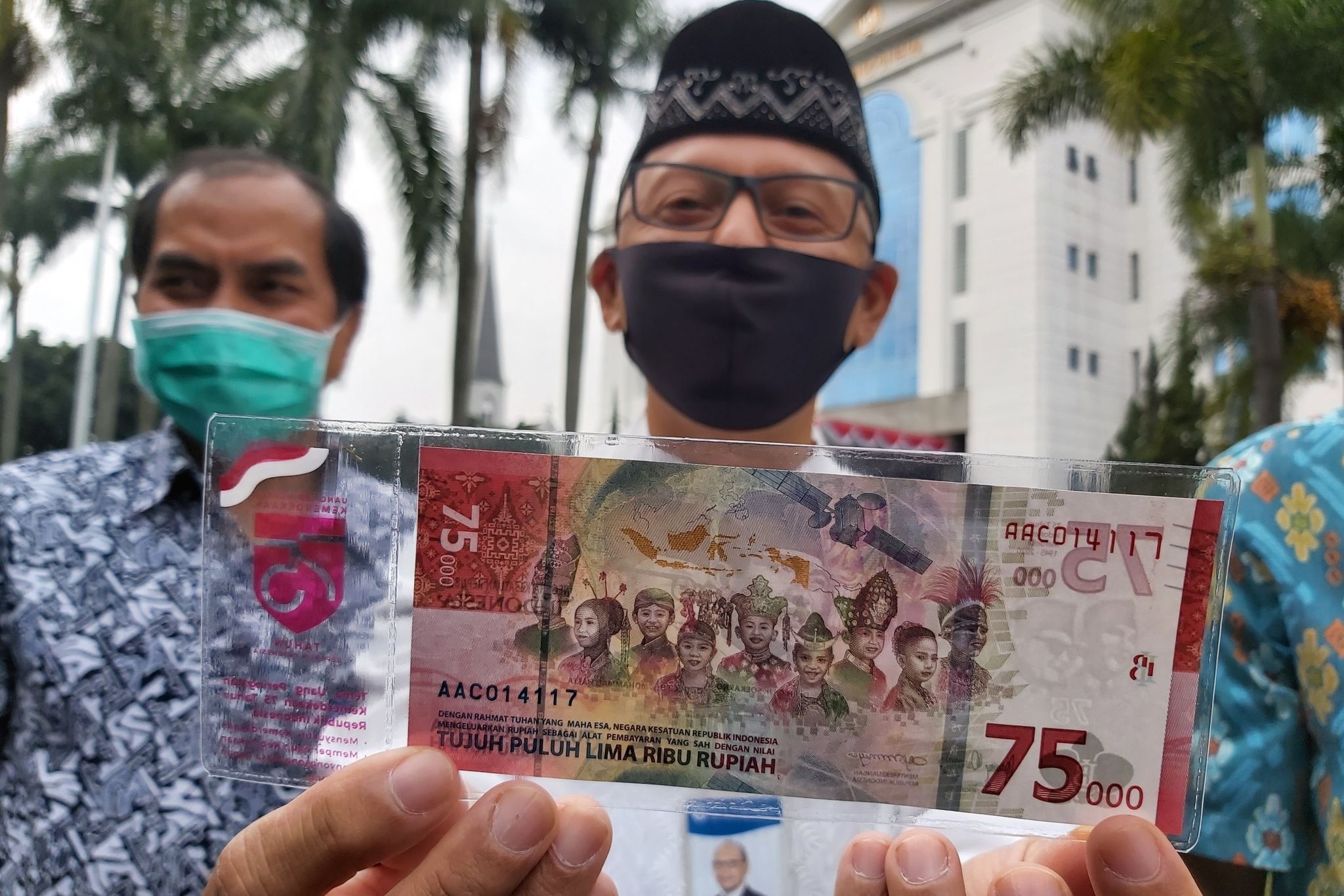 Warga Serbu Penukaran Uang Rp75 Ribu Baru Bank Indonesia Batasi Hingga