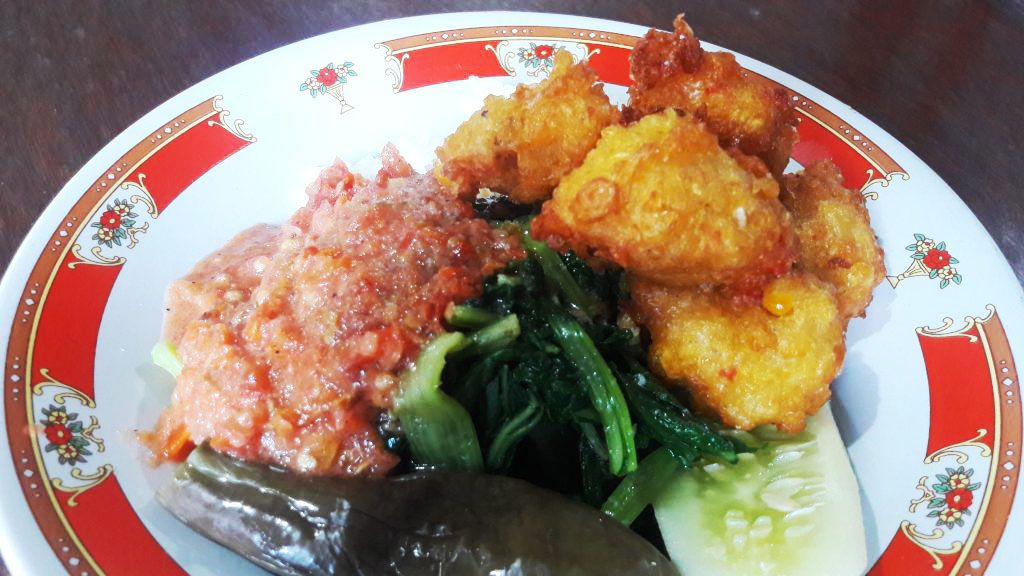 Makan Siang di Banyuwangi dengan Nasi Tempong Mbok Wah - Cerdik Indonesia