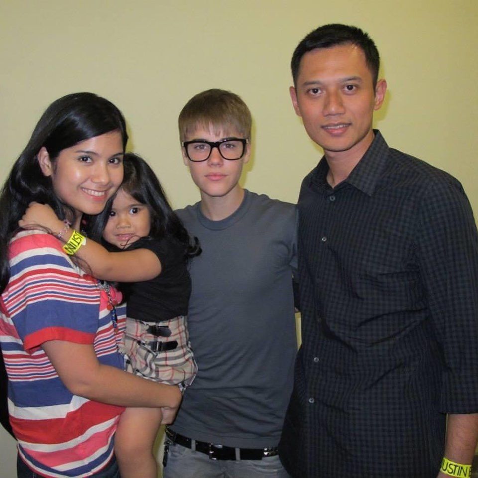 Annisa Pohan dan keluarga kecilnya bersama Justin Bieber