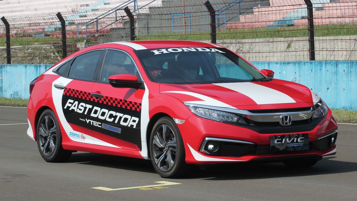 Honda Civic Hatchback RS berperan sebagai Fast Doctor yang akan turun ke lintasan balap dalam keadaan darurat jika terdapat kecelakaan di dalam sirkuit balapan. */Dok. HPM