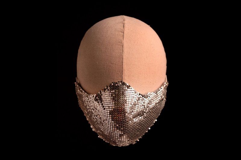 Masker buatan Maison Met, label fesyen asli Indonesia yang dikenakan Lady Gaga di VMA 2020.*