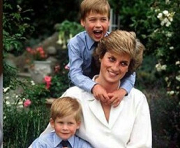 Lady Diana Bersama Pangeran William & Harry