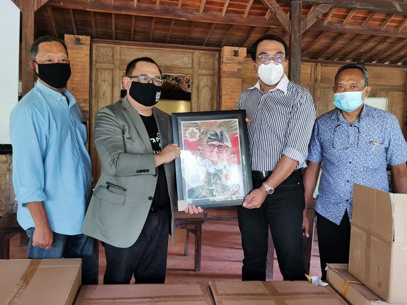eluarga Alumni Gadjah Mada (Kagama) Bali, Senin 7 September 2020 menerima 10 ribu masker bantuan dari satgas covid-19 pusat dan akan membantu menyalurkannya guna membantu pencegahan penularan covid-19 di Bali