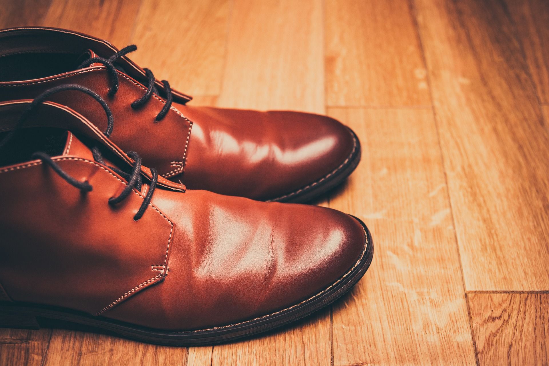 Bingung Ngado Pacar, Ini dia Tips Memilih Sepatu Kulit Branded Untuk Pria /