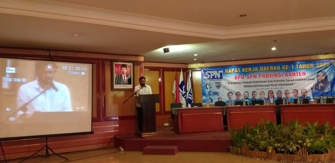 Direktur Intelkam Polda Banten Kombes Pol Suhandana Cakrawijaya SIK saat memberikan sambutan pada acara Rakerda ke-1 DPD-SPN Provinsi Banten.