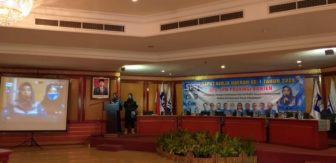 Ketua DPD SPN Provinsi Banten Intan Indria Dewi memberikan sambutan pada acara Rakerda ke-1 DPD-SPN Provinsi Banten 