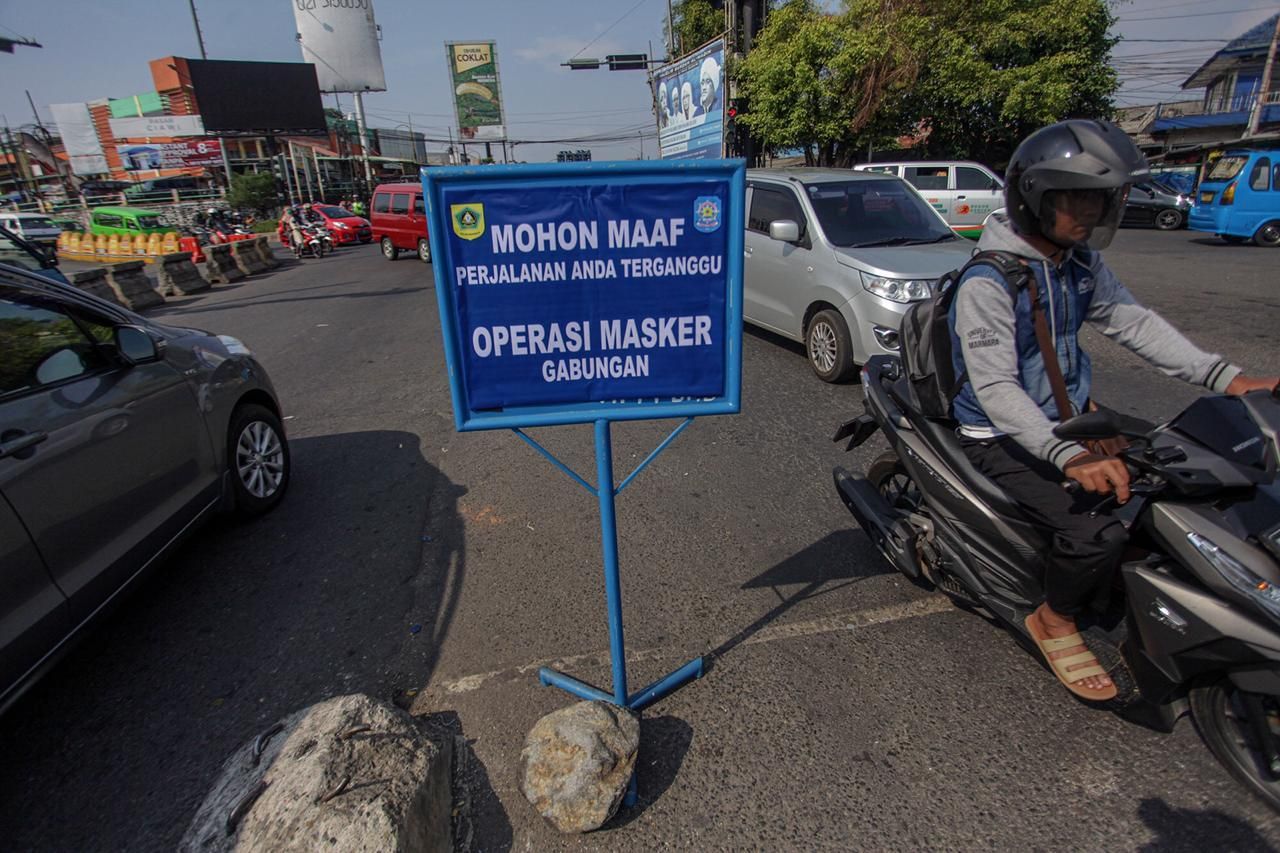 Operasi gabungan antaran Pemkot dan Pemkab Bogor terus dilakukan di sejumlah perbatasan Kota danKabupaten Bogor sebagai tindak lanjut dari kerjasama penerapan protokol kesehatan untuk menekan angka kasus positif Covid-19 yang terus melonjak.