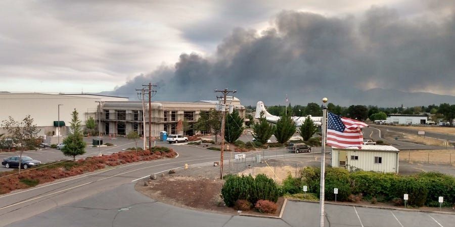 Kebakaran di US National Weather Service di Medford, Oregon.