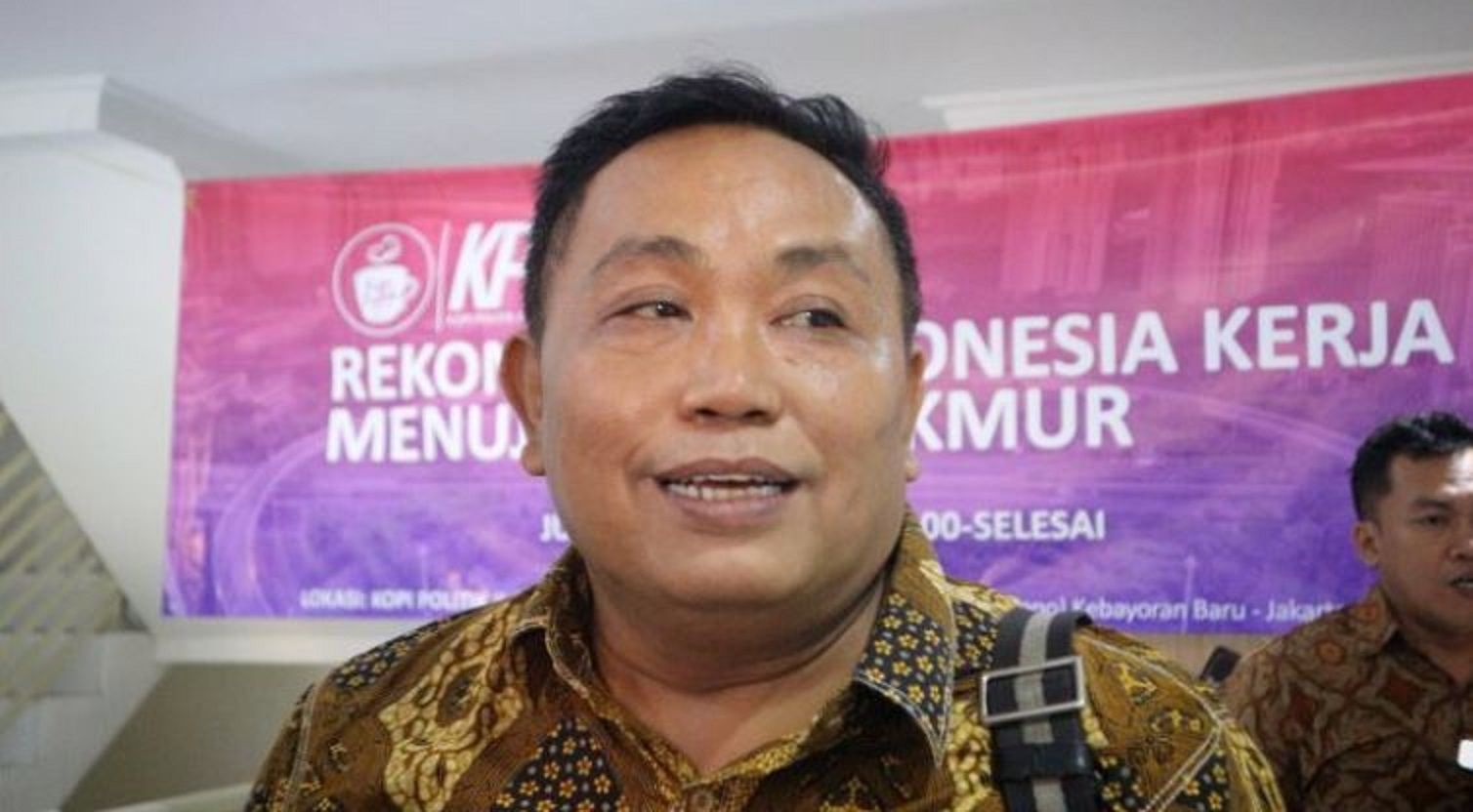 Wakil Ketua Umum (Waketum) Partai Gerindra, Arief Poyuono yang juga pernah mengaku sebagai pendukung Joko Widodo (Jokowi) sejati, meminta Gubernur DKI Jakarta, Anies Baswedan dinonaktifkan.