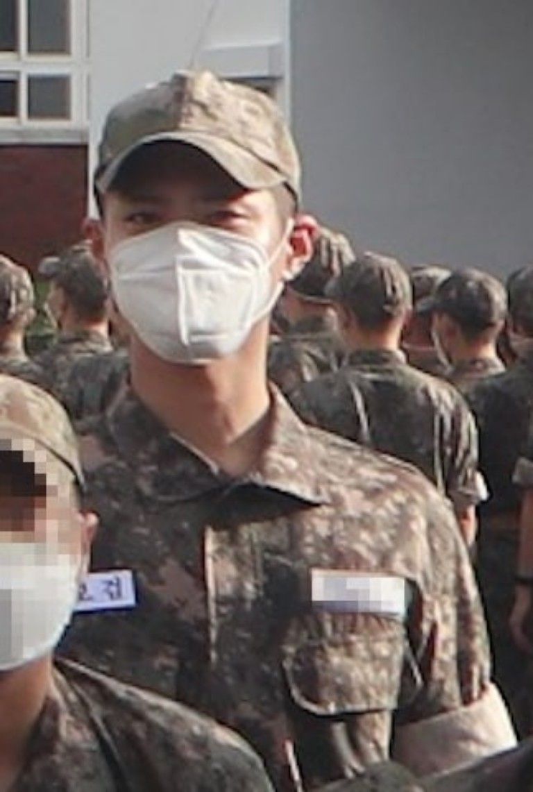 Park Bo Gum saat Latihan Wajib Militer 