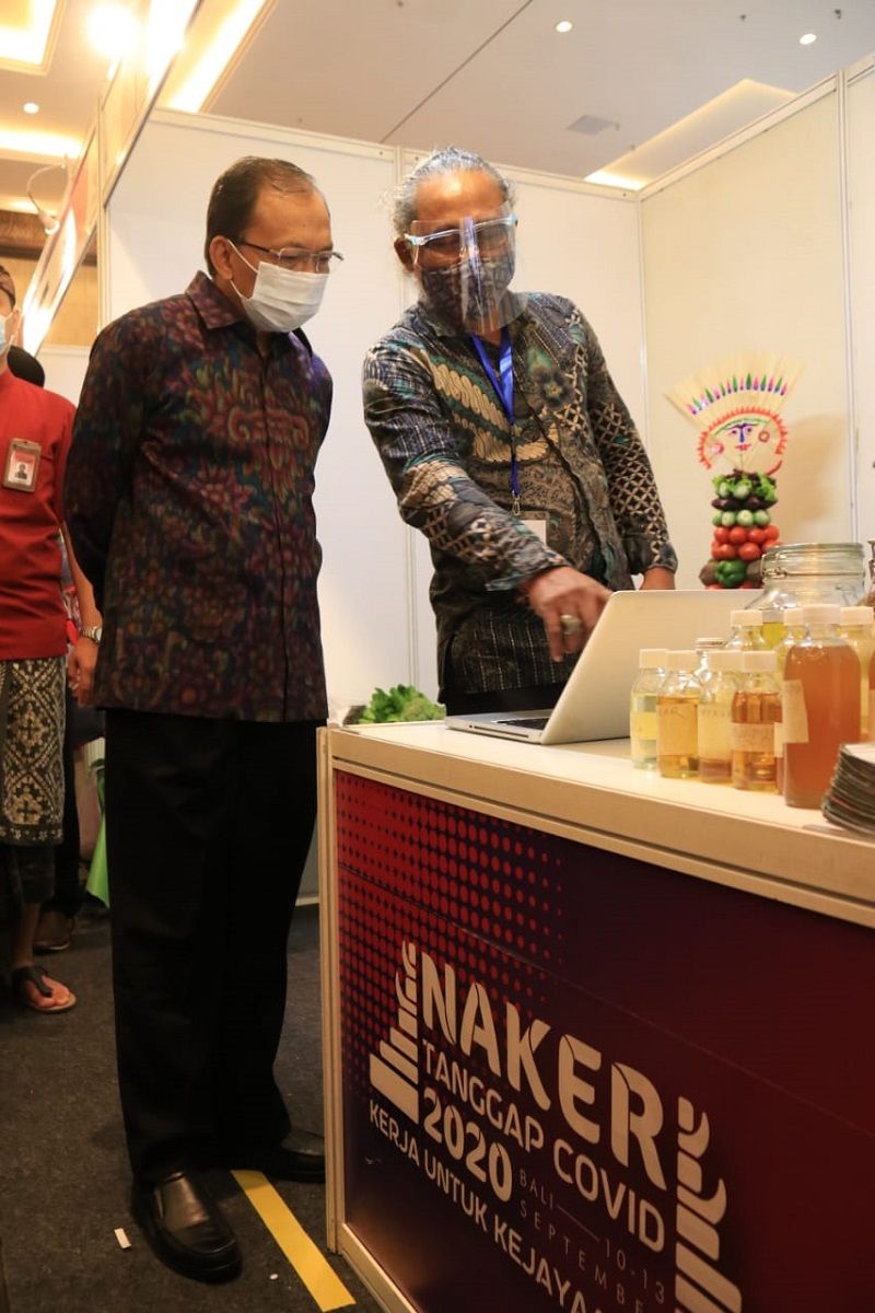 Gubernur Bali, Wayan Koster dalam acara  'Naker Tanggap Covid 2020 ' yang digelar oleh Kementerian Ketenagakerjaan Republik Indonesia di BNDCC Nusa Dua, Badung, Sabtu 12 September 2020
