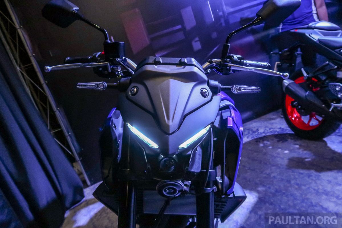 Tampilan headlamp dari motor MT-25 yang semakin garang karena menggunakan batok Yamaha MT-15