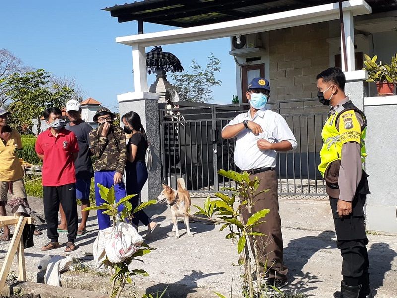 Seorang buruh bangunan di Badung Bali menemukan kerangka manusia saat menggali lobang pondasi di sebuah proyek rumah dosen UNUD 12-9-2020