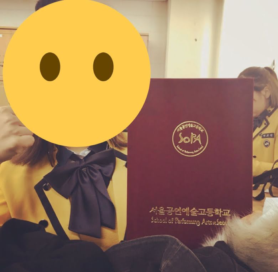Foto yang diunggah oleh akun twitter yang tuduh Seulgi Red Velvet tukang bully.