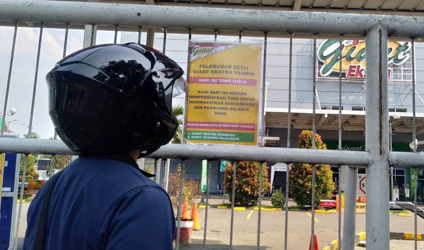 Supermarjet Giant di Kota Bogor hentikan operasional karena salah satu pekerja meninggal karena corona