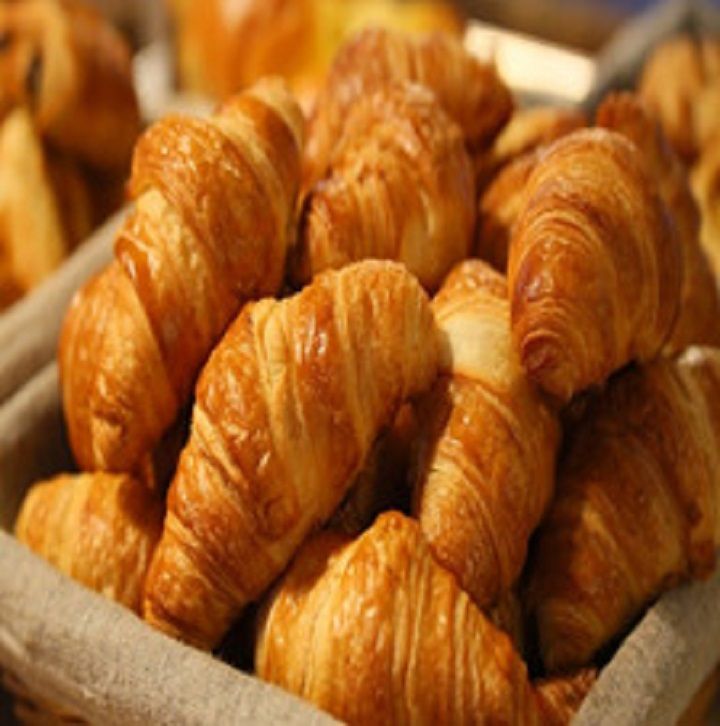Croissant Untuk cara membacanya: kwah-sah; kruh-sahnt
