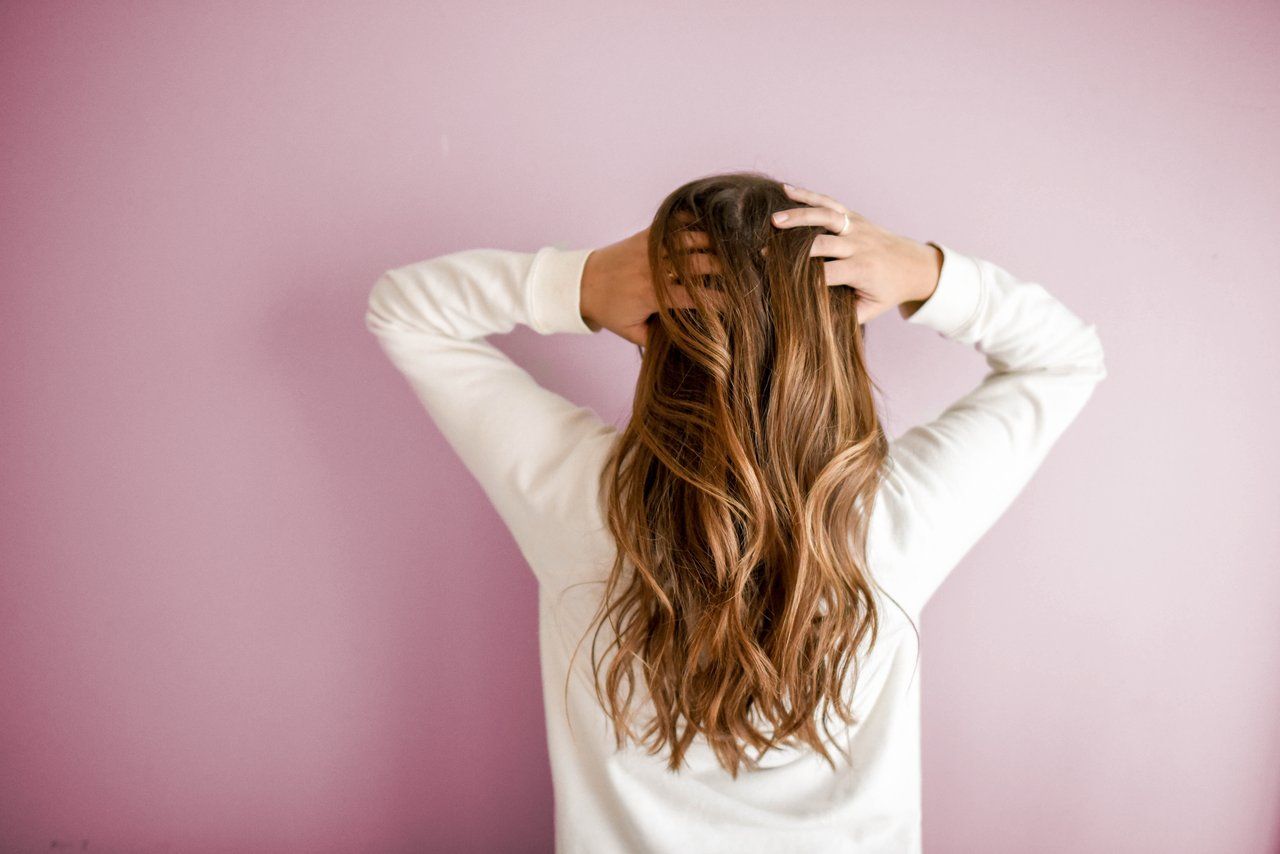8 Cara  Mengatasi Rambut  Bercabang Salah Satunya Gunakan 