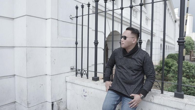 Alfin Alberto Fuah seniman asal Kupang yang besar di Bali menelorkan single ketiga yang akan dilaunching di Jakarta bulan Oktober nanti