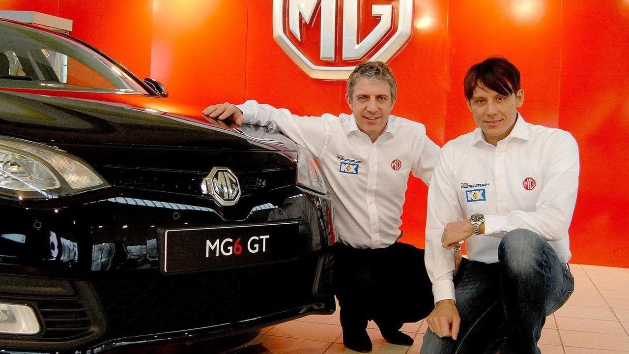  MG6 di BTCC 2012 (Dari kiri ke kanan) Timothy Jason Plato, Andy Neate./Dok. MG Motor Indonesia