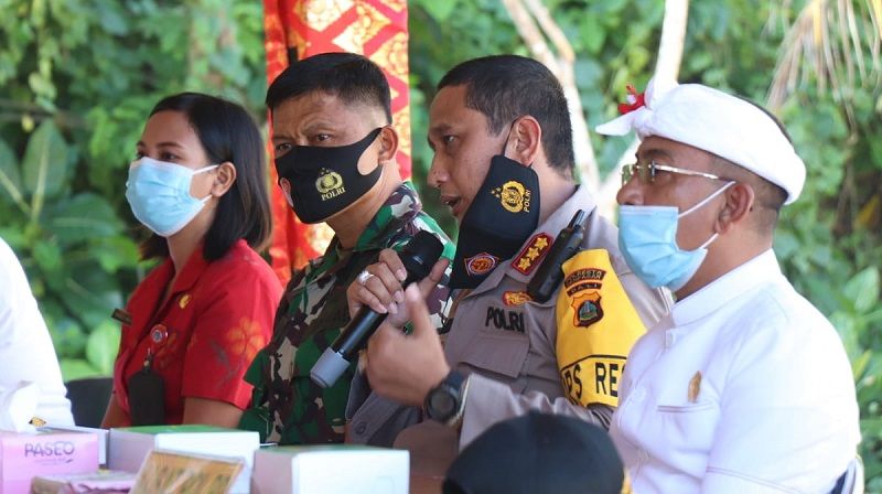 Polresta Denpasar dan Kodim 1611 Badung mengawal pelaksanaan Pilkada Badung dengan hanya 1 calon dengan bertemu tokoh warga  kutsel 22/9/20