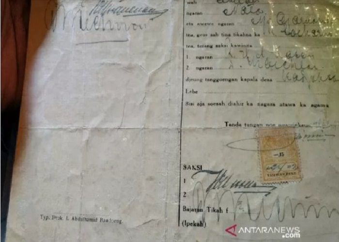 Dokumen surat nikah Inggit Garnasih dan Soekarno yang dimiliki ahli waris yang tinggal di Kota Bandung.*