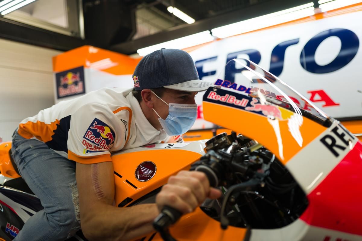 Marc Marquez kunjungi tim Repsol Honda setelah sekian lama berpisah karena cidera