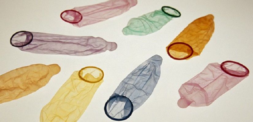 Ilustrasi kondom alat kontrasepsi bekas.