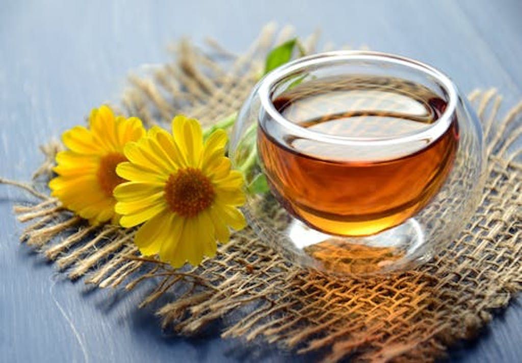 bunga camomil atau chamomile yang biasa untuk teh ternyata herbal terkenal didunia