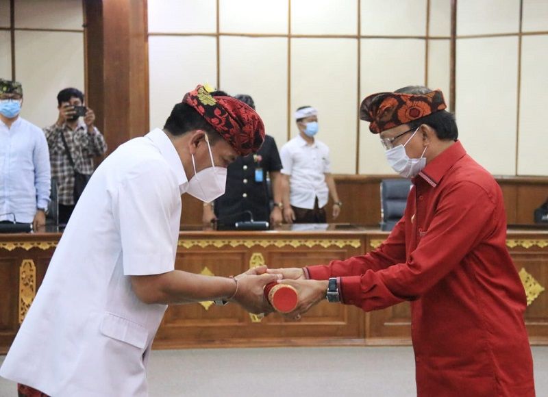 Gubernur Koster sabtu 26 September 2020  kukuhkan pejabat sementara Bupati Badung mengisi kekosonagn Bupati Giri Prasta tengah berkampanye untuk maju lagi di 2020