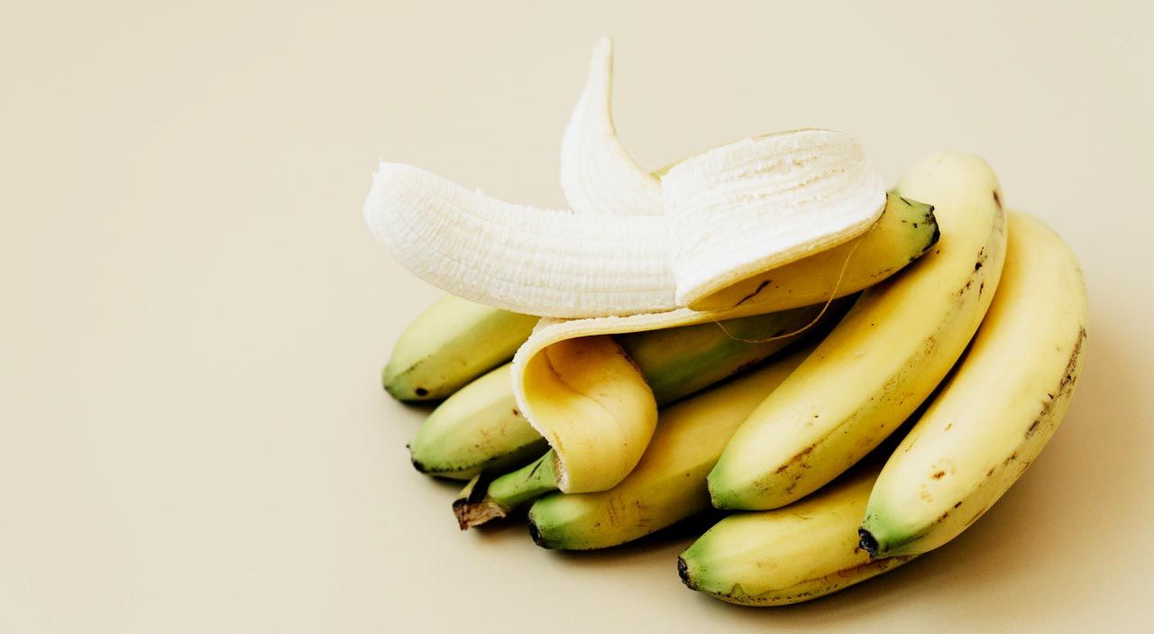 Kulit pisang memiliki banyak manfaat.