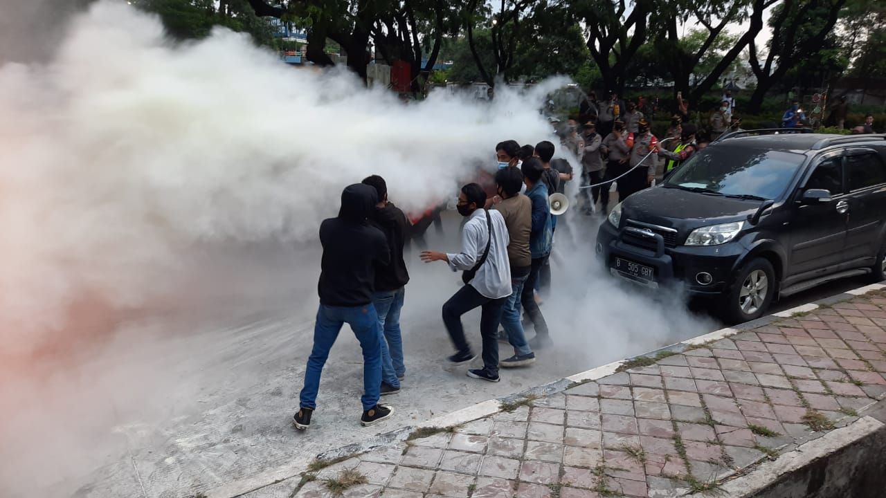 Unjuk rasa yang terjadi Badan Pertanahan Nasional (BPN) Kota Tangerang pada hari Senin 28 September 2020 kemarin berujung ricuh.
