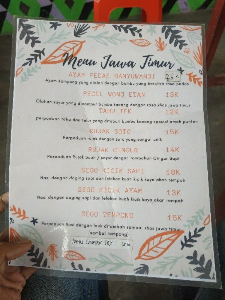Daftar harga menu khas Jawa Timur di Omah Punten./Lensa Purbalingga/Majid Ngatourrohman.