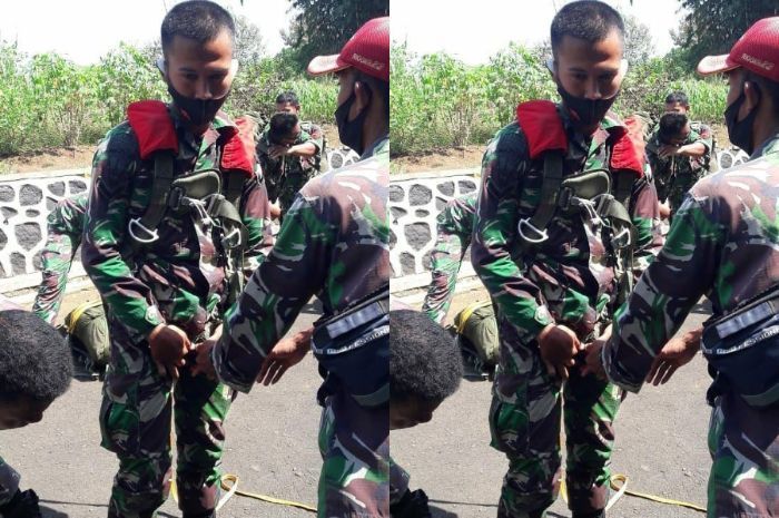 Anggota TNI ketemu ayah kandung di arena latihan perang /Instagram @divif2_kostrad