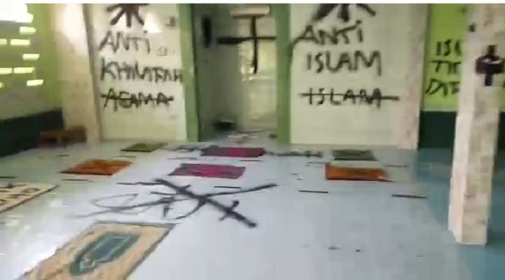 Aksi vandalisme di musala Darussalam, Perumahan Villa Tangerang Elok, Kelurahan Kutajaya, Kecamatan Pasarkemis, Kabupaten Tangerang.