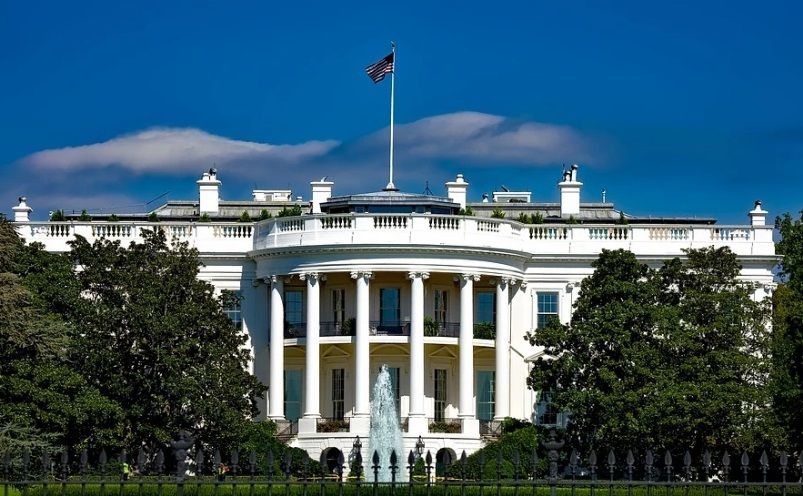 Gedung Putih Washington DC kini menjadi hot spot penularan virus Covid-19 setelah Donald Trump dan orang terdekat positif .