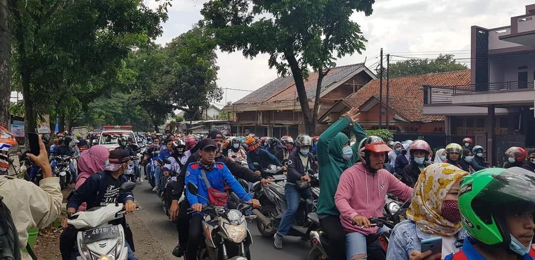 Sempat Macetkan Pintu  Tol  Cileunyi Ribuan Buruh Bandung 