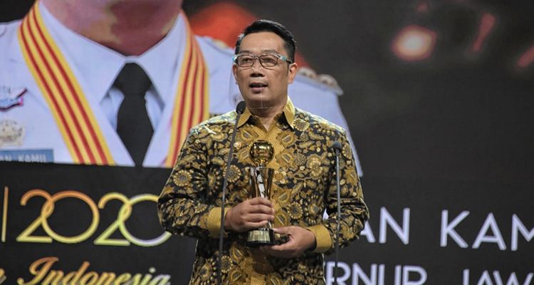 Gubernur Jabar Ridwan Kamil menghadiri malam puncak Indonesia Awards 2020 di iNews Tower, Kebon Sirih, Jakarta, Rabu (7/10/20) malam. Dalam ajang ini, Pemerintah Daerah Provinsi Jabar mendapat penghargaan kategori "Pariwisata dan Ekonomi Kreatif".