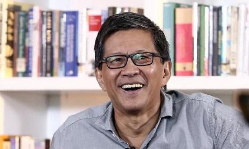 Rocky menyangkal pernyataan Airlangga Hartarto terkait dalang dibalik aksi massa. /Antara/Rachman Haryanto