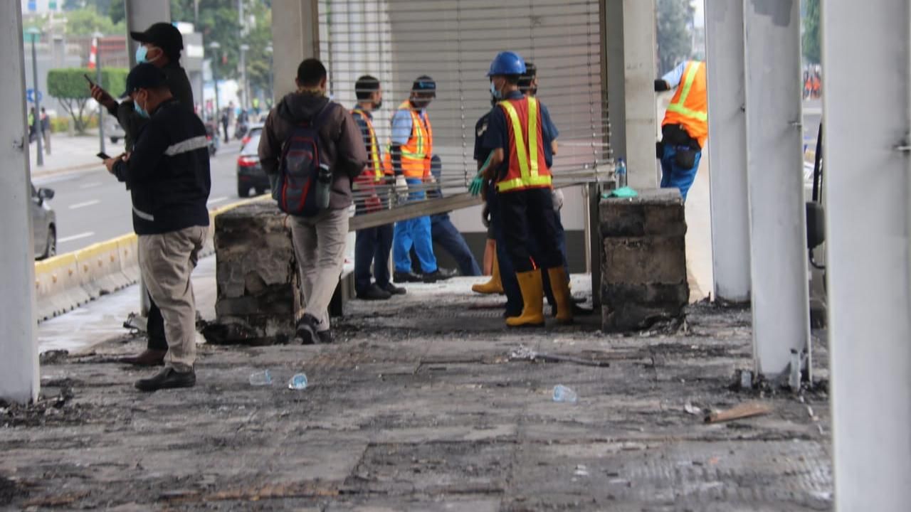 Demo Tolak UU Ciptaker, Halte Busway Dibakar, Kerugian Hingga Rp 25 Miliar