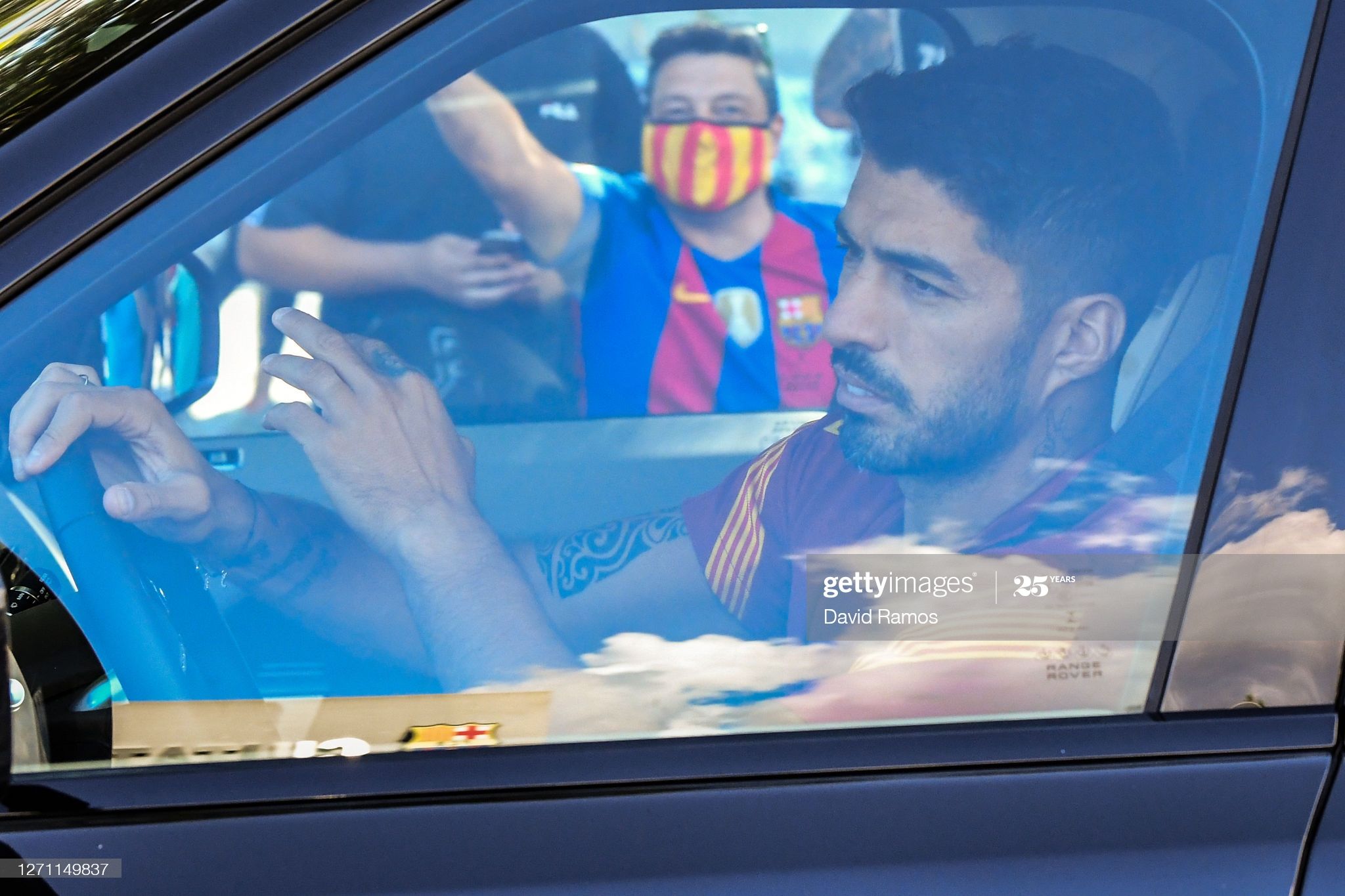 Terdepak Dari Barcelona Luis Suarez Mereka Ingin Saya Jauh Dari Messi Rembang Bicara