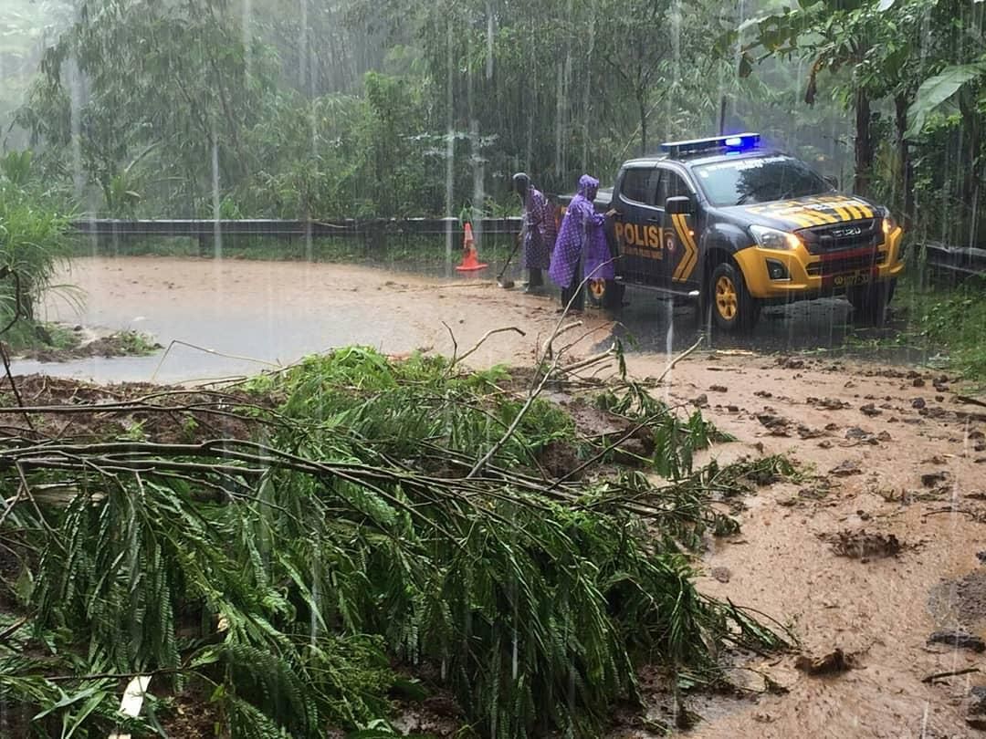 Hujan Lebat Sejak Dini Hari, Dua Daerah di Bali Ini ...