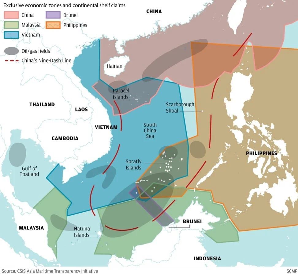 Peta yang menunjukkan wilayah Laut China Selatan, sembilan garis putus-putus (nine dash line) merupakan wilayah yang diklaim China.
