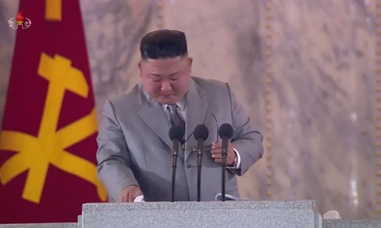Momen saat Pemimpin Korea Utara Kim Jong Un meneteskan air mata.