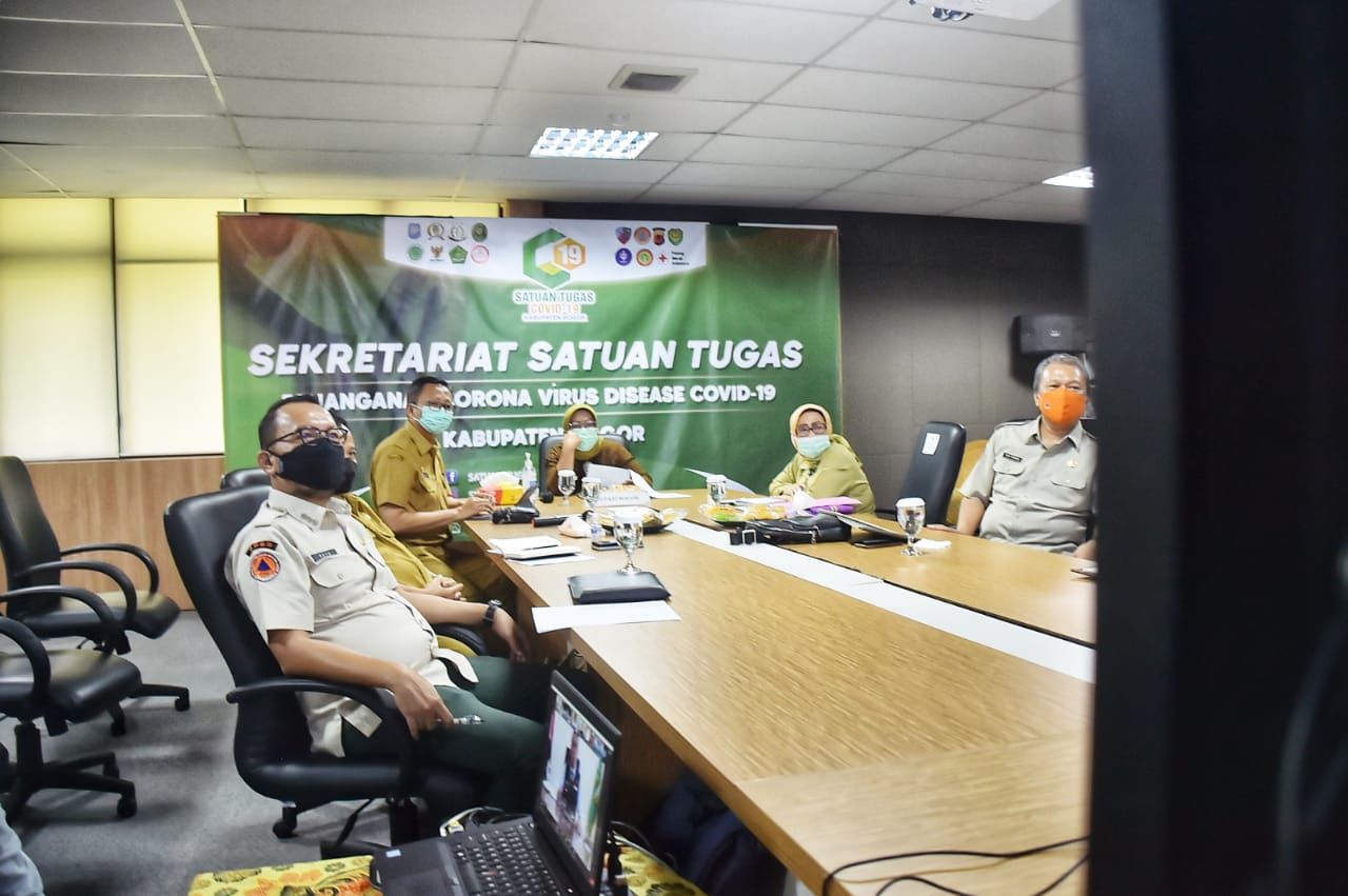 Bupati Bogor Ade Yasin bersama jajaran Satgas Penanganan Covid-19 Kabupaten Bogor, Selasa 13 Oktober 2020