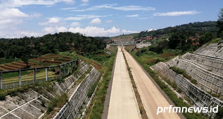 Proyek pembangunan Tol Cisumdawu.